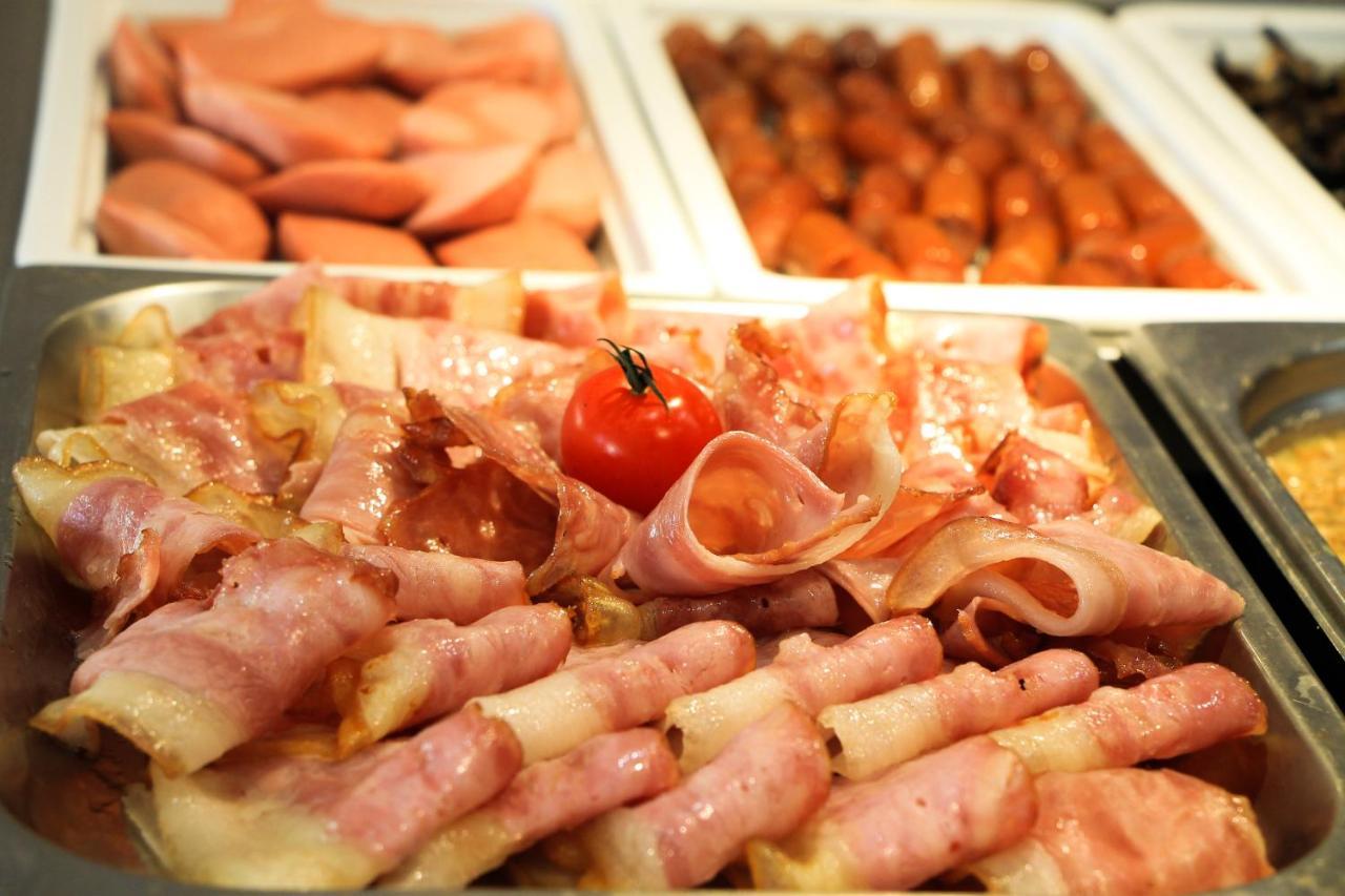 Grand Hotel Pomorie - Medical Spa Extérieur photo A selection of cold cuts