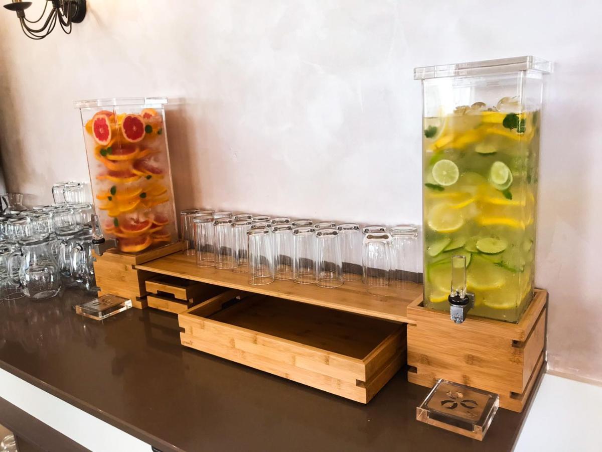Grand Hotel Pomorie - Medical Spa Extérieur photo A beverage dispenser