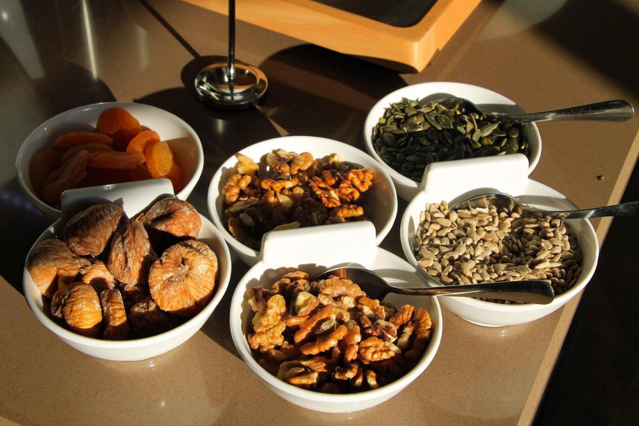 Grand Hotel Pomorie - Medical Spa Extérieur photo Dried fruit and nuts